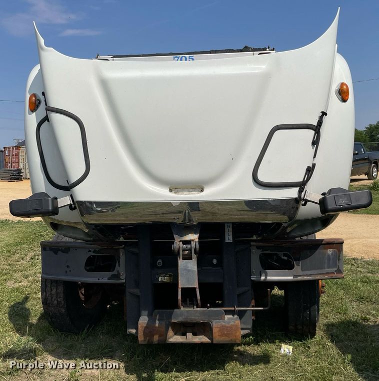 image for item LJ9734 2006 International 7400  dump truck