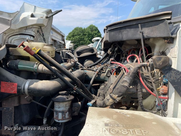 image for item LJ9734 2006 International 7400  dump truck