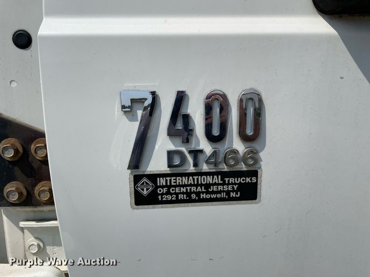 image for item LJ9734 2006 International 7400  dump truck