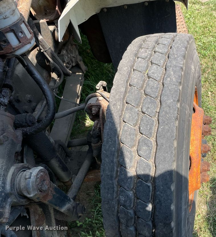 image for item LJ9734 2006 International 7400  dump truck