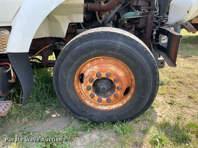 image for item LJ9734 2006 International 7400  dump truck