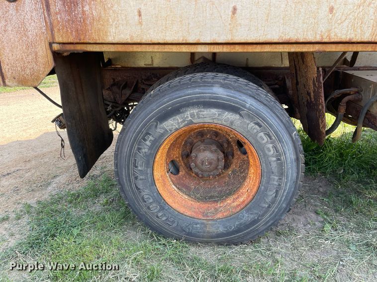image for item LJ9734 2006 International 7400  dump truck