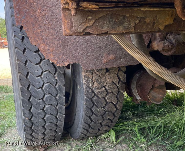 image for item LJ9734 2006 International 7400  dump truck