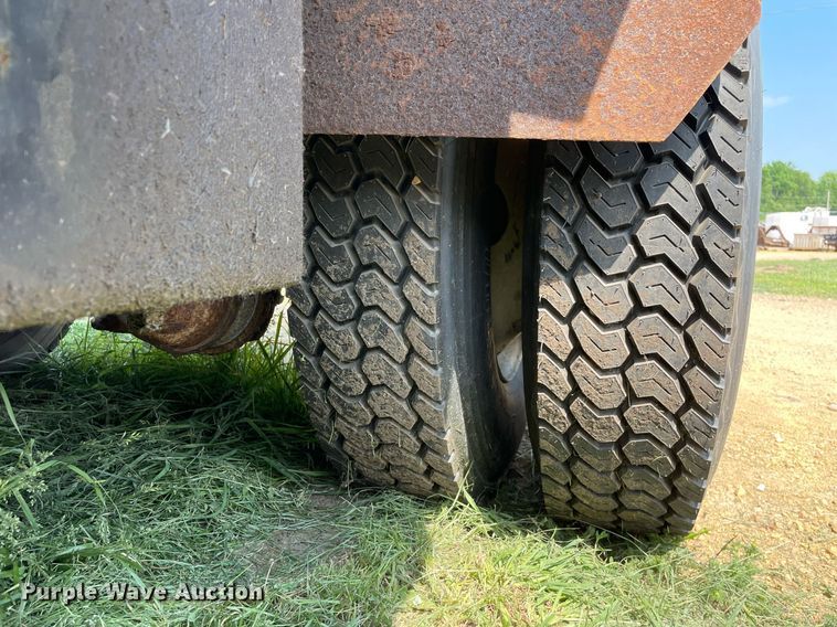 image for item LJ9734 2006 International 7400  dump truck