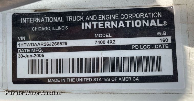 image for item LJ9734 2006 International 7400  dump truck