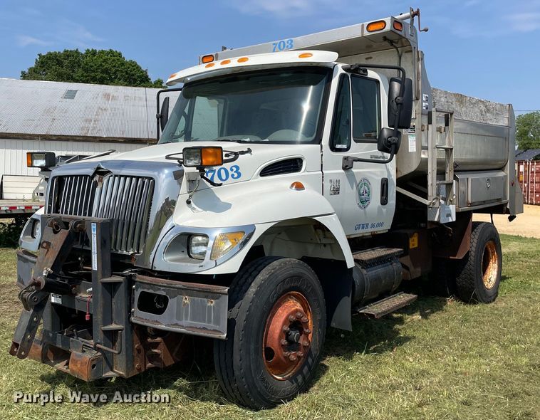 image for item LJ9735 2006 International 7400  dump truck