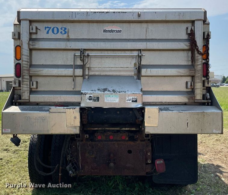 image for item LJ9735 2006 International 7400  dump truck