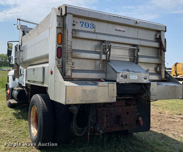 image for item LJ9735 2006 International 7400  dump truck