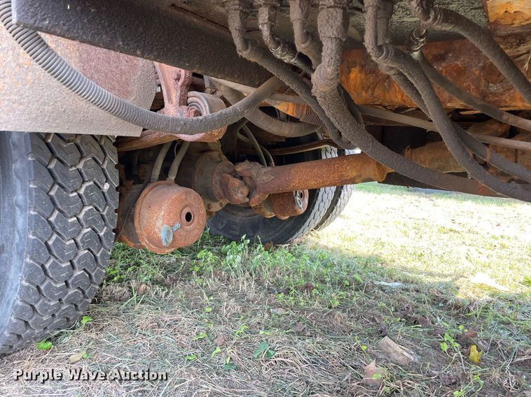 image for item LJ9735 2006 International 7400  dump truck