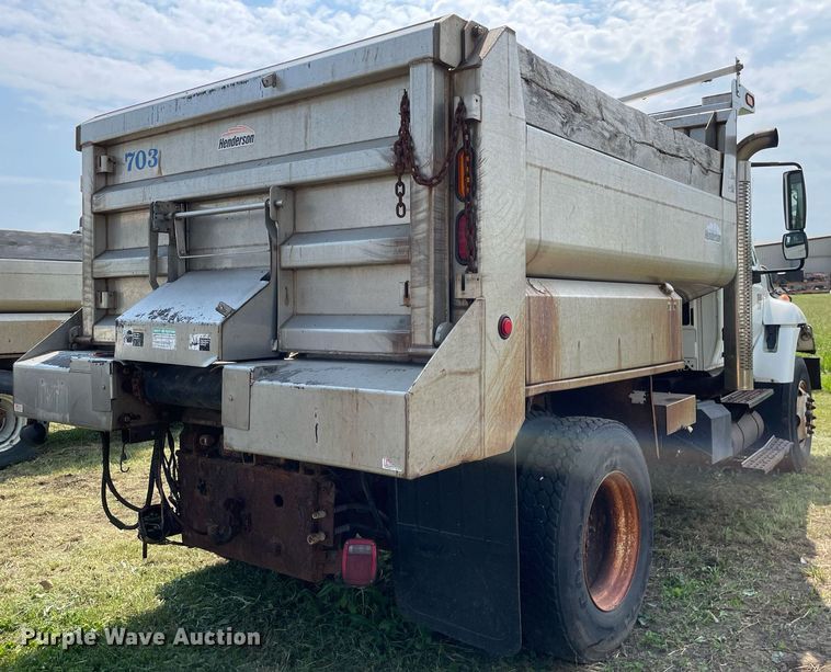 image for item LJ9735 2006 International 7400  dump truck