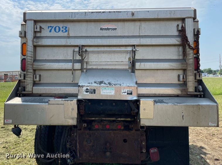 image for item LJ9735 2006 International 7400  dump truck