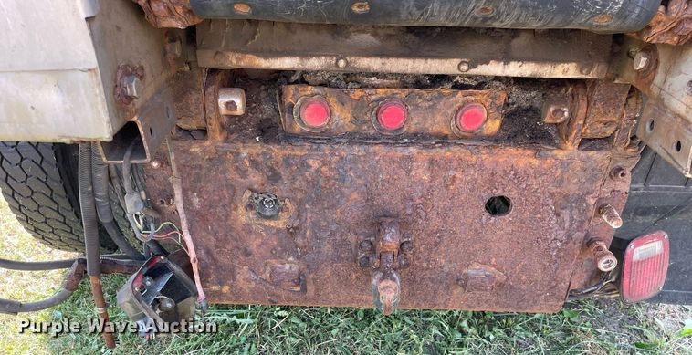 image for item LJ9735 2006 International 7400  dump truck