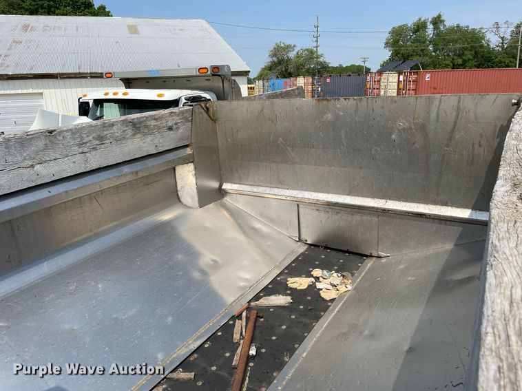 image for item LJ9735 2006 International 7400  dump truck