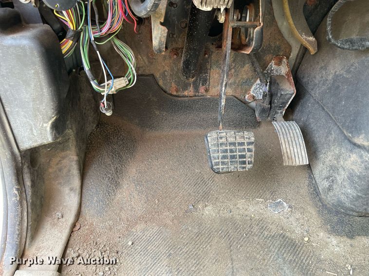 image for item LJ9735 2006 International 7400  dump truck