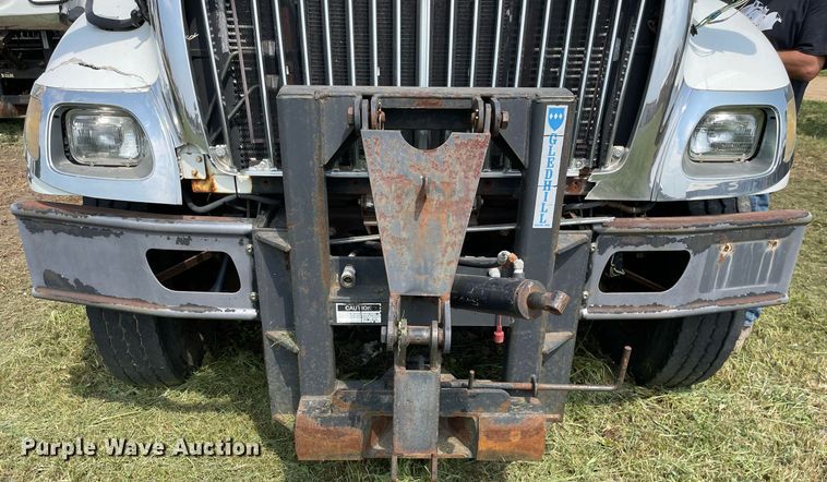 image for item LJ9735 2006 International 7400  dump truck