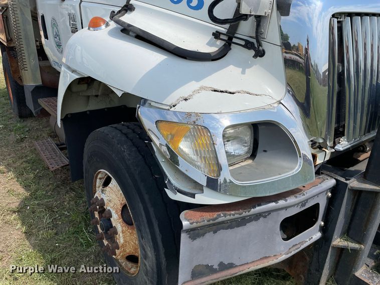 image for item LJ9735 2006 International 7400  dump truck