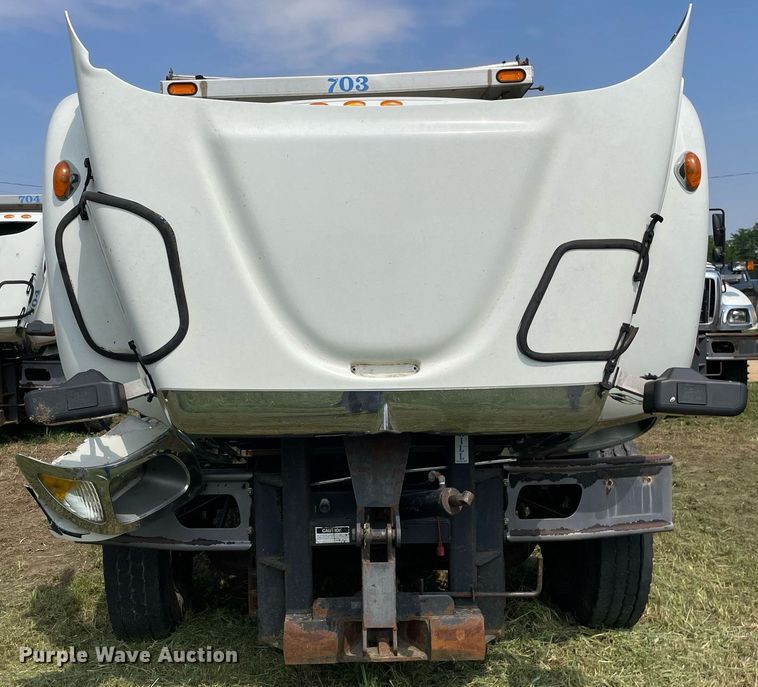 image for item LJ9735 2006 International 7400  dump truck