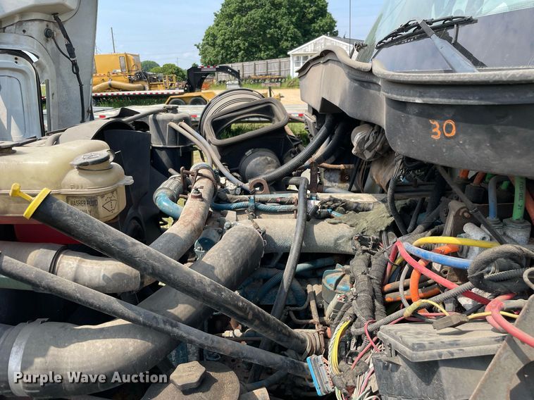 image for item LJ9735 2006 International 7400  dump truck