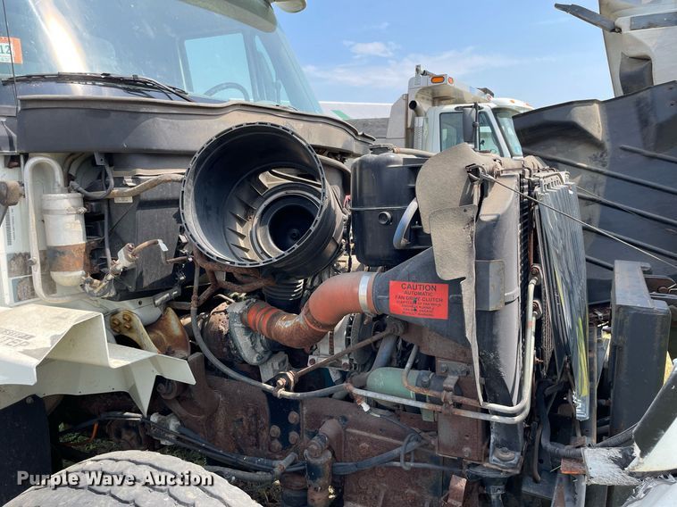 image for item LJ9735 2006 International 7400  dump truck