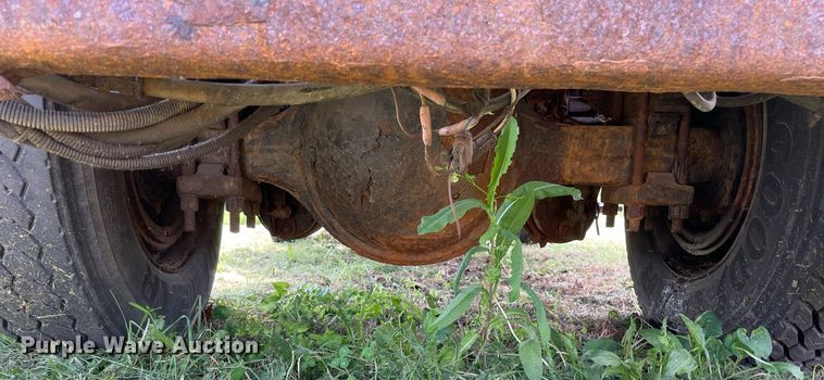 image for item LJ9735 2006 International 7400  dump truck