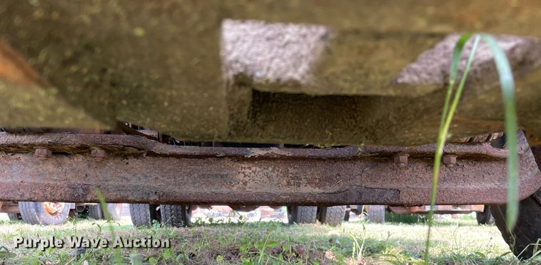 image for item LJ9735 2006 International 7400  dump truck