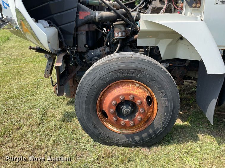 image for item LJ9735 2006 International 7400  dump truck