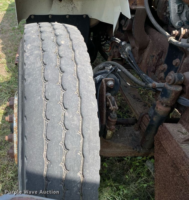 image for item LJ9735 2006 International 7400  dump truck