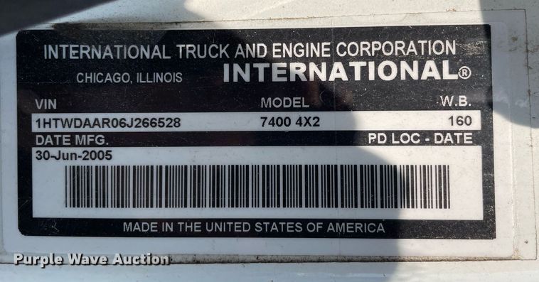 image for item LJ9735 2006 International 7400  dump truck