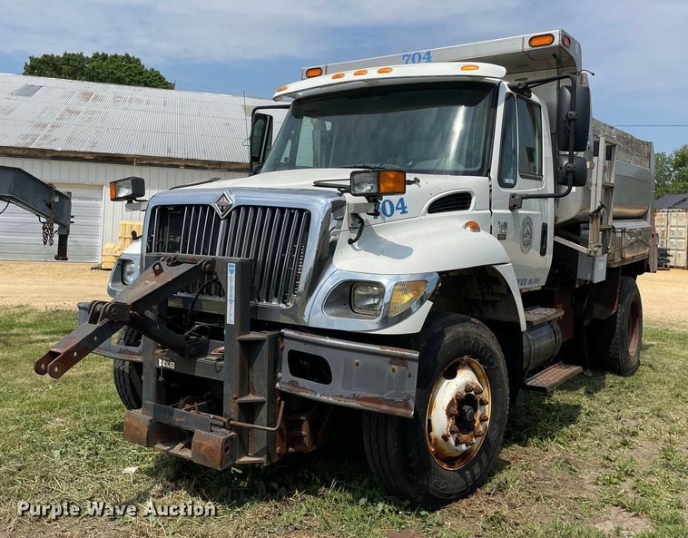 image for item LJ9736 2006 International 7400  dump truck