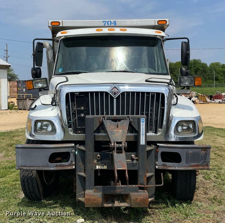 image for item LJ9736 2006 International 7400  dump truck