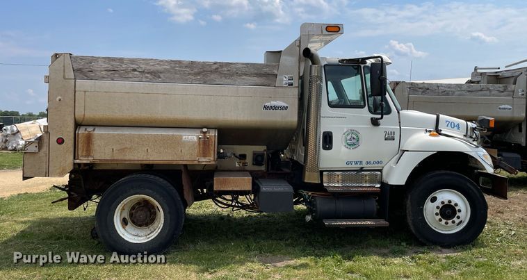 image for item LJ9736 2006 International 7400  dump truck