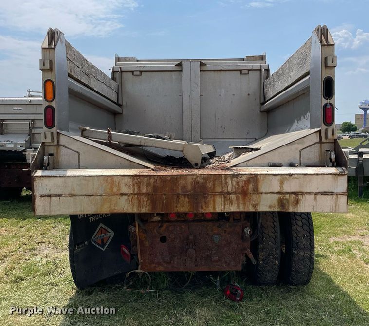 image for item LJ9736 2006 International 7400  dump truck