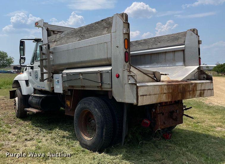 image for item LJ9736 2006 International 7400  dump truck
