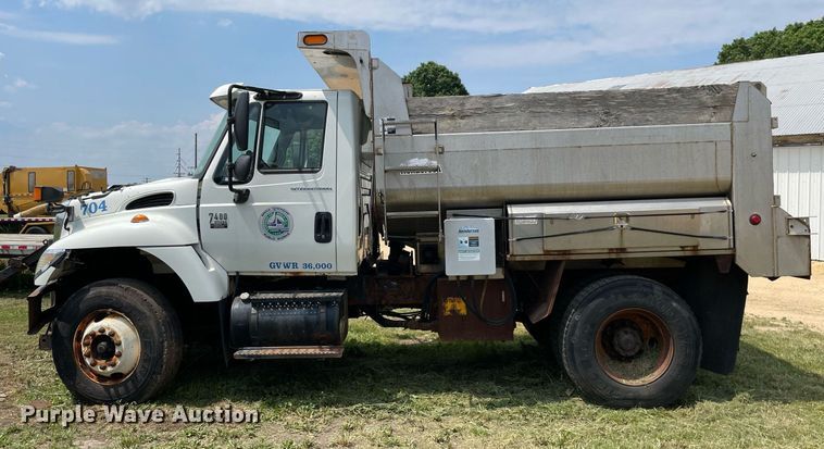 image for item LJ9736 2006 International 7400  dump truck