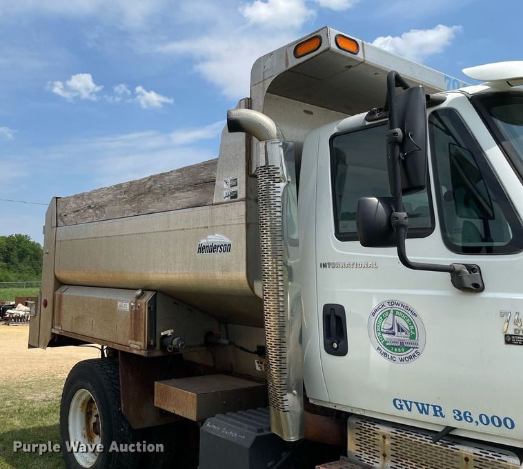 image for item LJ9736 2006 International 7400  dump truck