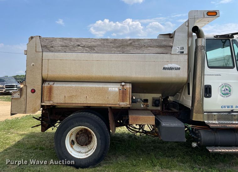 image for item LJ9736 2006 International 7400  dump truck