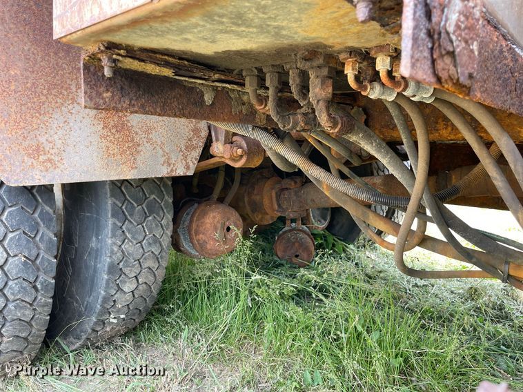 image for item LJ9736 2006 International 7400  dump truck