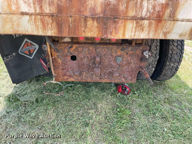 image for item LJ9736 2006 International 7400  dump truck