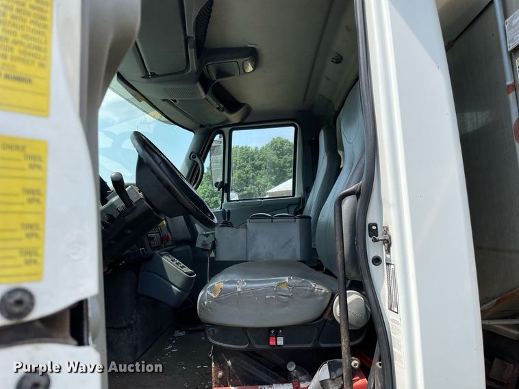 image for item LJ9736 2006 International 7400  dump truck