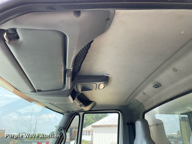 image for item LJ9736 2006 International 7400  dump truck