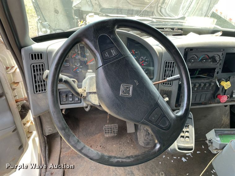 image for item LJ9736 2006 International 7400  dump truck