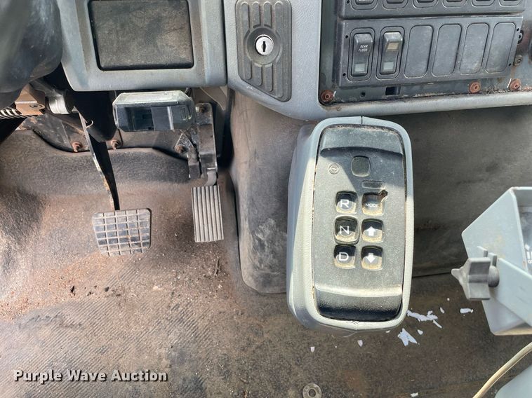 image for item LJ9736 2006 International 7400  dump truck