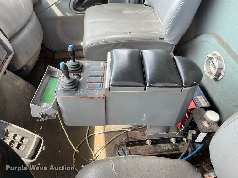 image for item LJ9736 2006 International 7400  dump truck