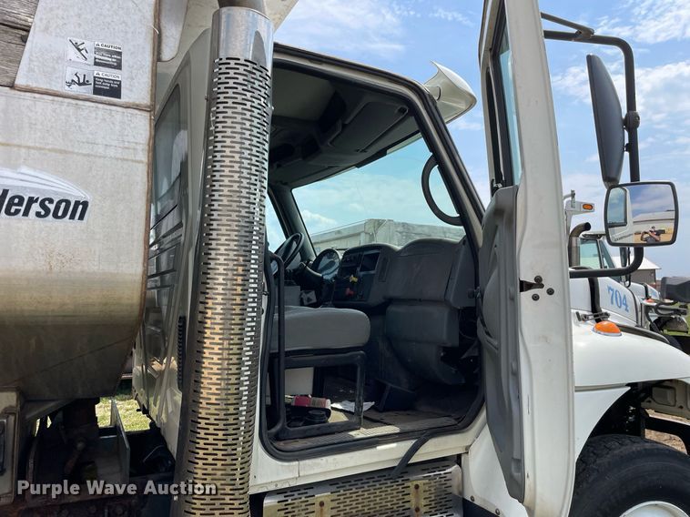 image for item LJ9736 2006 International 7400  dump truck