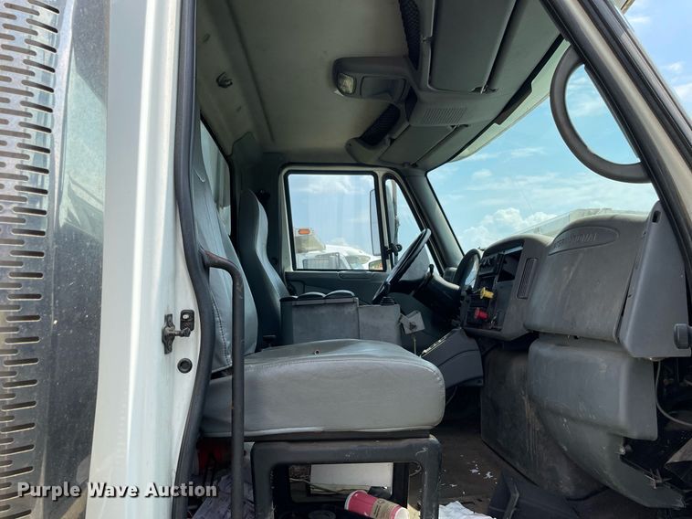 image for item LJ9736 2006 International 7400  dump truck