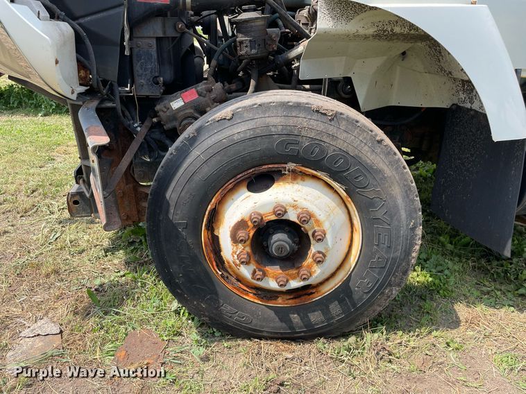 image for item LJ9736 2006 International 7400  dump truck