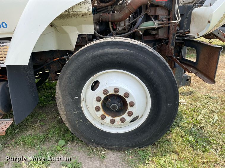 image for item LJ9736 2006 International 7400  dump truck