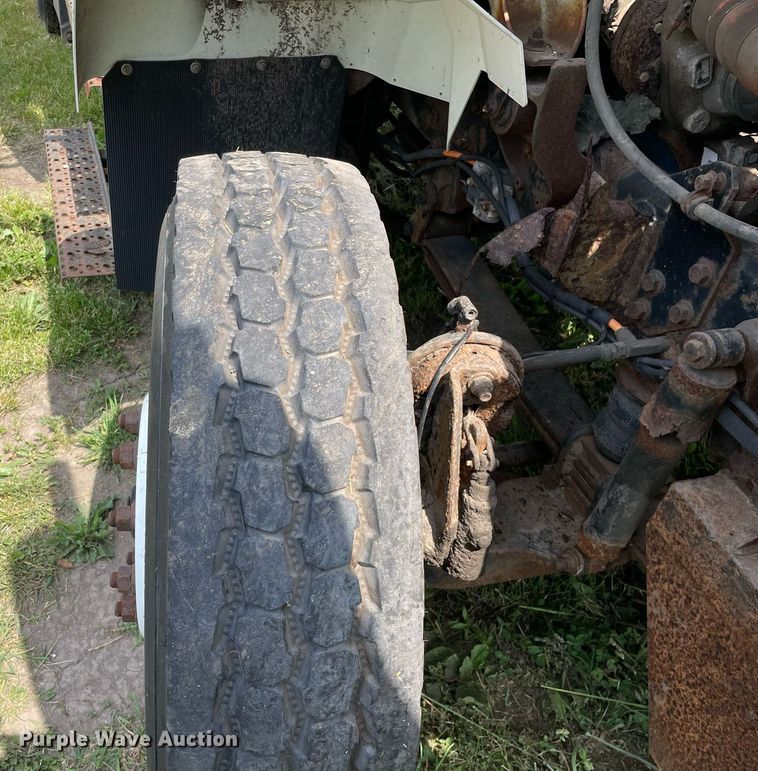 image for item LJ9736 2006 International 7400  dump truck