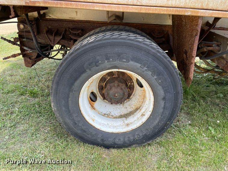 image for item LJ9736 2006 International 7400  dump truck