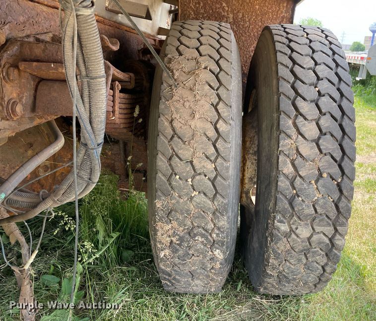 image for item LJ9736 2006 International 7400  dump truck